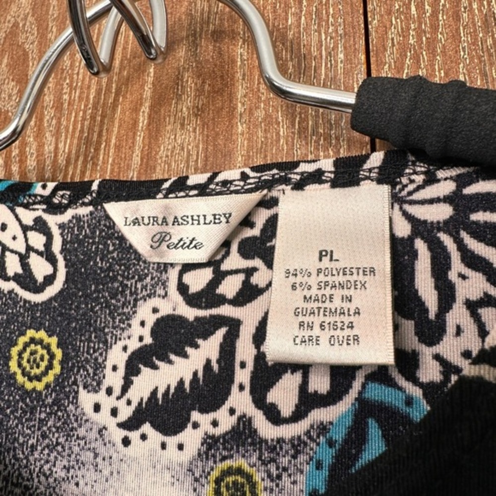 Laura Ashley Petite PL Black Floral Mandala Trip Ready Knit Top LA805P NWT - Picture 4 of 6